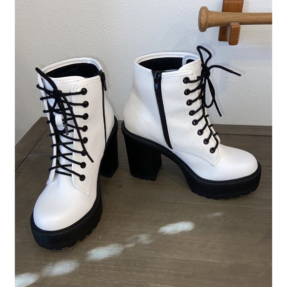 Soda Lace Up Combat Booties Chunky Heel Lug Sole Platform Sz 8.5M, Halloween - Picture 2 of 12